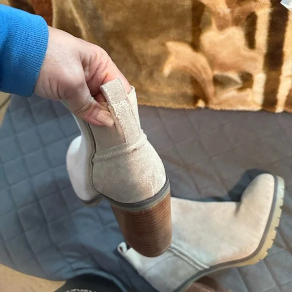 Buckle Women's Cream Heeled Boots - Picture 4 of 4